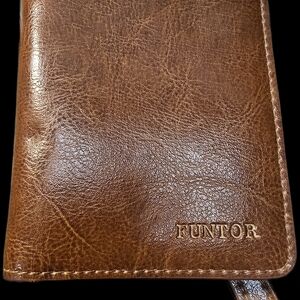 NWOT Funtor Brown Leather Card Holder